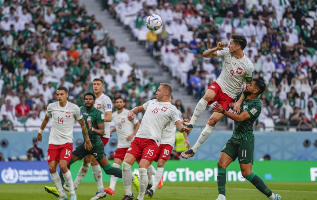 PANDA-莱万多夫斯基爆冷击败老鹰，回归赛场引爆全场！的简单介绍